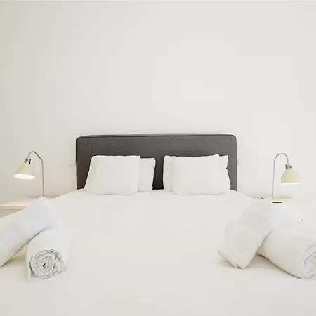 Apartment First-line Beach, Terrace And Pool With Incredible Sea Views, New Golden Mile *