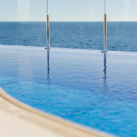 Apartment First-line Beach, Terrace And Pool With Incredible Sea Views, New Golden Mile